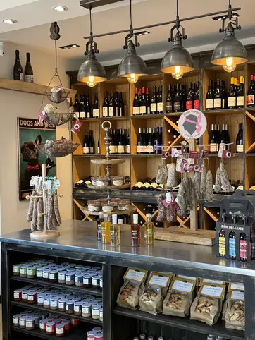Charcuterie artisanale  dcouvrir dans votre snack, cave  vins et picerie fine  Six-Fours Le Brusc